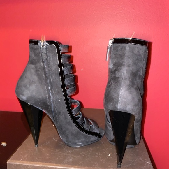 Authentic Gucci Sandals includes box & dustbag - Picture 5 of 6